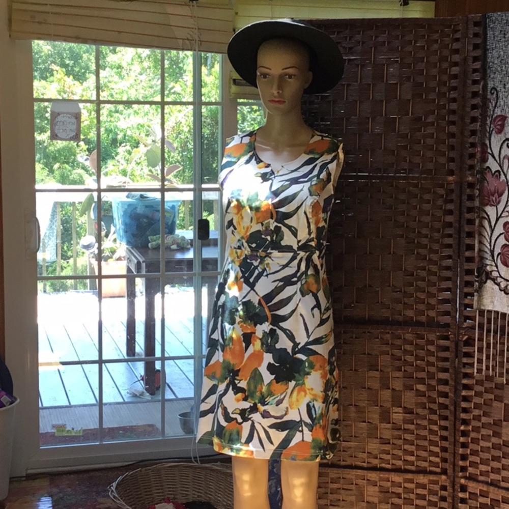 Ladies summer pretty dress size 4